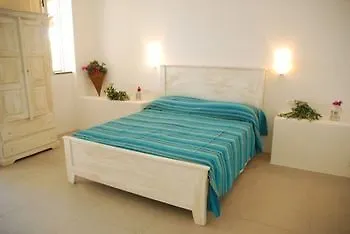 Salinarelais Rooms&suite * Malfa (Salina)