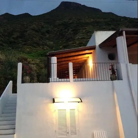 Salinarelais Rooms&suite * Malfa (Salina)