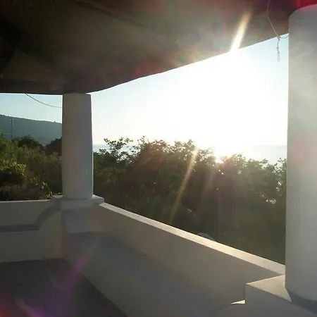 Salinarelais Rooms&suite Malfa (Salina)