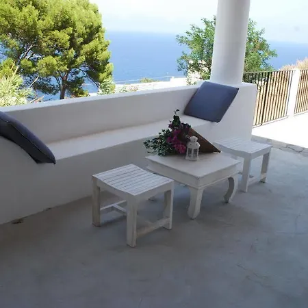 Salinarelais Rooms&suite * Malfa (Salina)